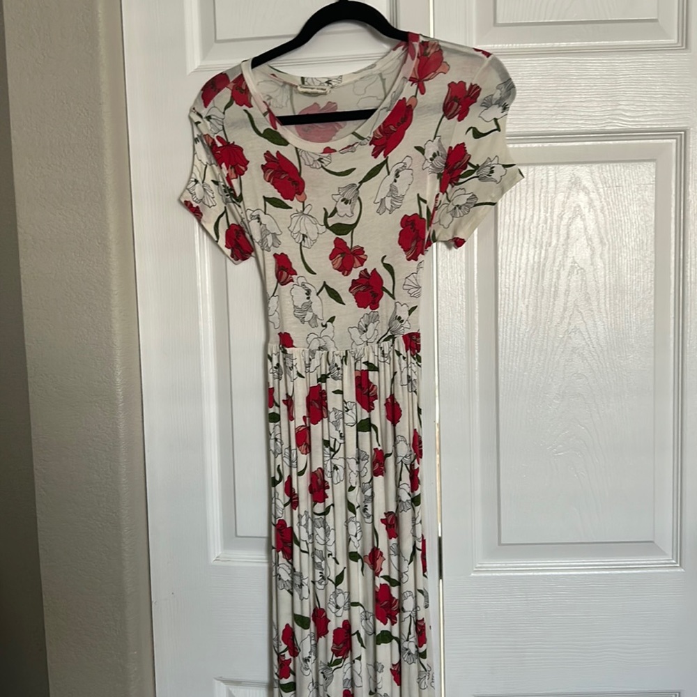 Super cute poppy floral dress, size small, GUC